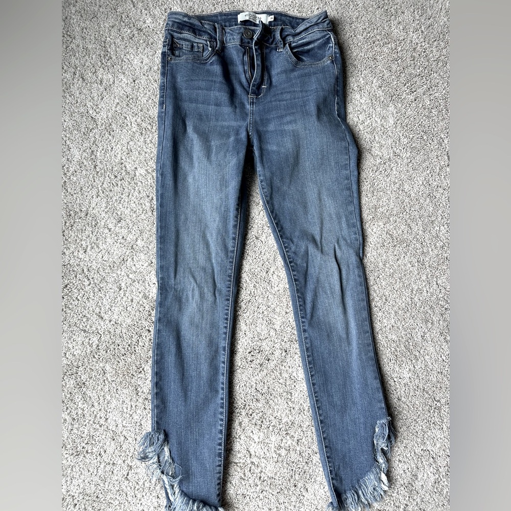 Hidden brand straight leg jeans with ankle fringe size 26